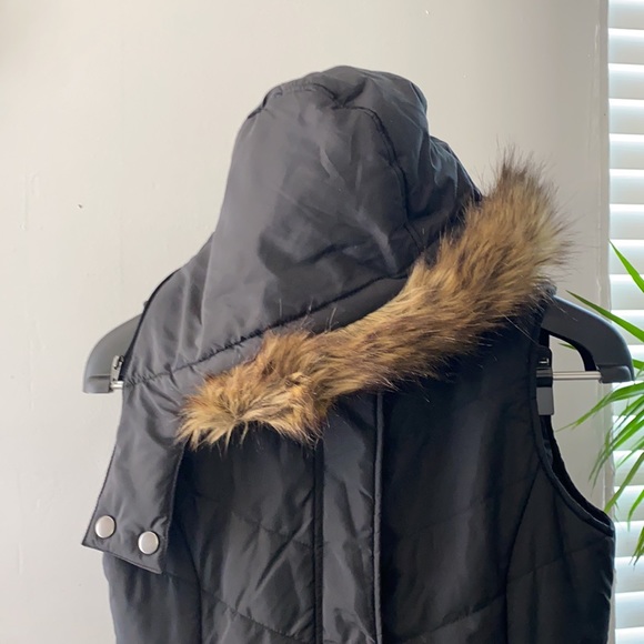 American Rag Women's Fur-Trim Removable Hood Insulated Puffer Vest - Picture 14 of 15